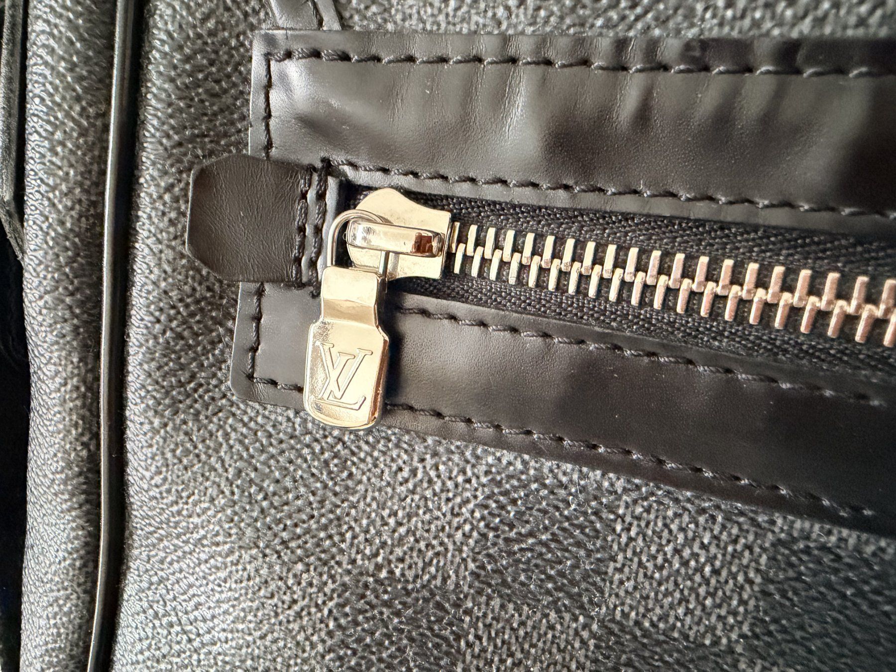 Louis Vuitton Borse: Louis Vuitton Daniel MM Damier Graphite - Bon état – Usato da Yverdon-les-Bains venduto da zchtc2012 7