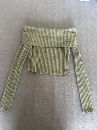 Bershka Off-Shoulder Oberteil gerippt grün Grösse M