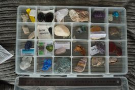 Kiste Voller Steinen inkl Box –Edelsteinstube Rausverkauf