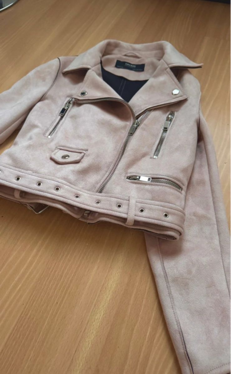 Zara Giacche: Rosa Wildlederjacke von Zara Basic, Grösse M, neuwertig – Nuovo (secondo la descrizione) da Langnau i. E. venduto da Witchblade
