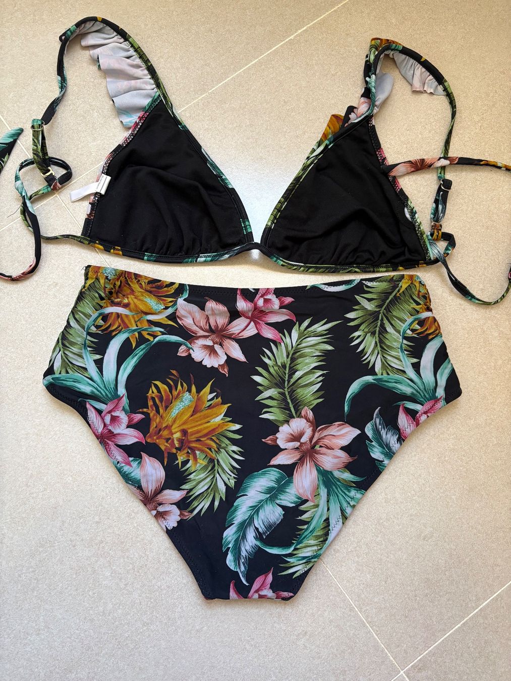 Badekleider & Bikinis: Bikini Blumenmuster mit Rüschen Grösse M & XL – Gebraucht aus Basel von Tierschutz-Flohmi 1