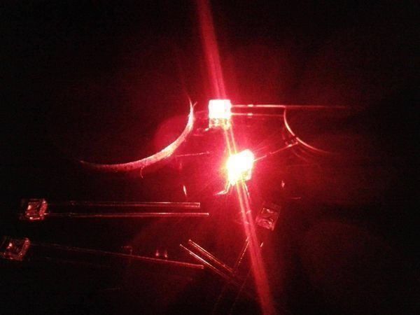 Componenti elettronici: Quader-LED 10Stk 2x3x4mm klar/rot – Nuovo (secondo la descrizione) da Luzern venduto da Salefactory
