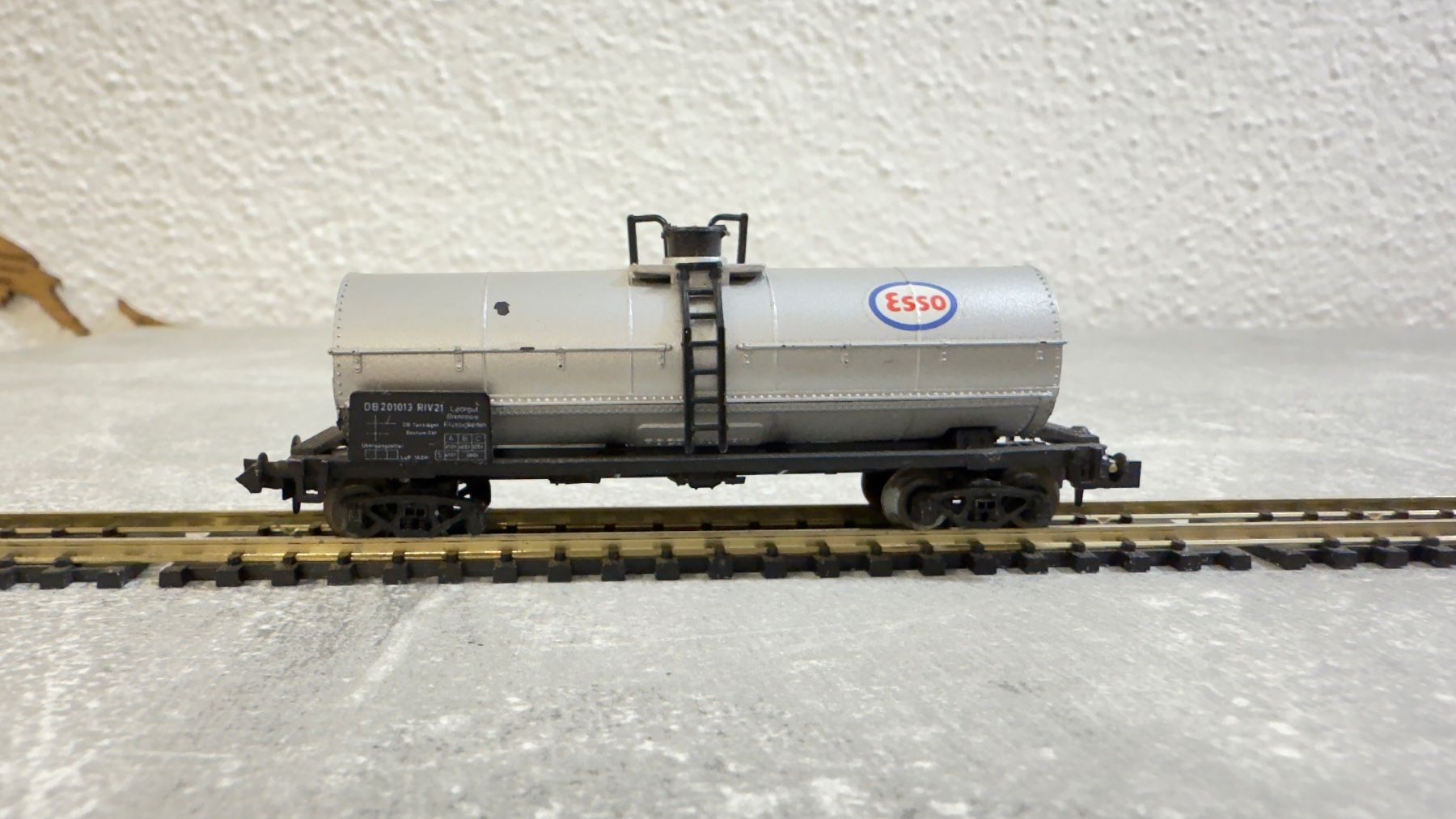 Roco Modellini di ferrovie: Roco Tankwagen Esso Spur N – Usato da Schlieren venduto da rat_lq6b 2