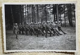 SCHWEIZER ARMEE ZUGSCHULE IM FELDE