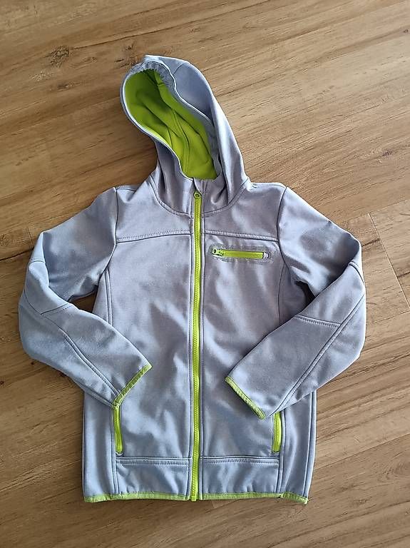 Jacken & Mäntel: Softshelljacke 134/140 – Gebraucht aus Buttisholz von Baendlifahrer