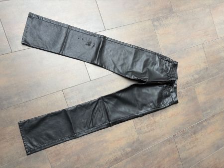 Schwarze Kunstlederhose Driver Jeans Gr. 29