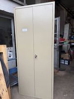 tiefer, massiver Metallschrank B:82, T:50, H:200cm