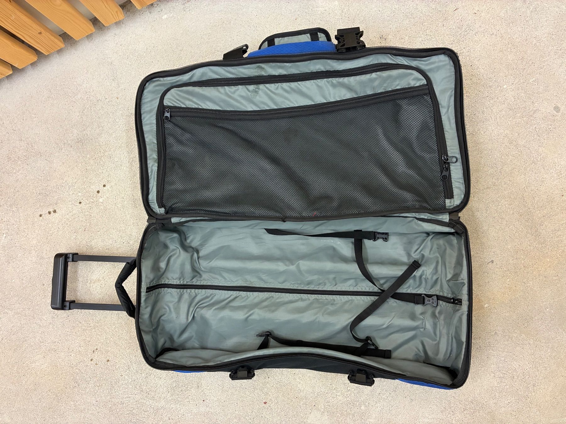 Valigie: Grosse Pulp-Reise-Rolltasche blau-schwarz – Usato da Zürich venduto da leGrenat 2