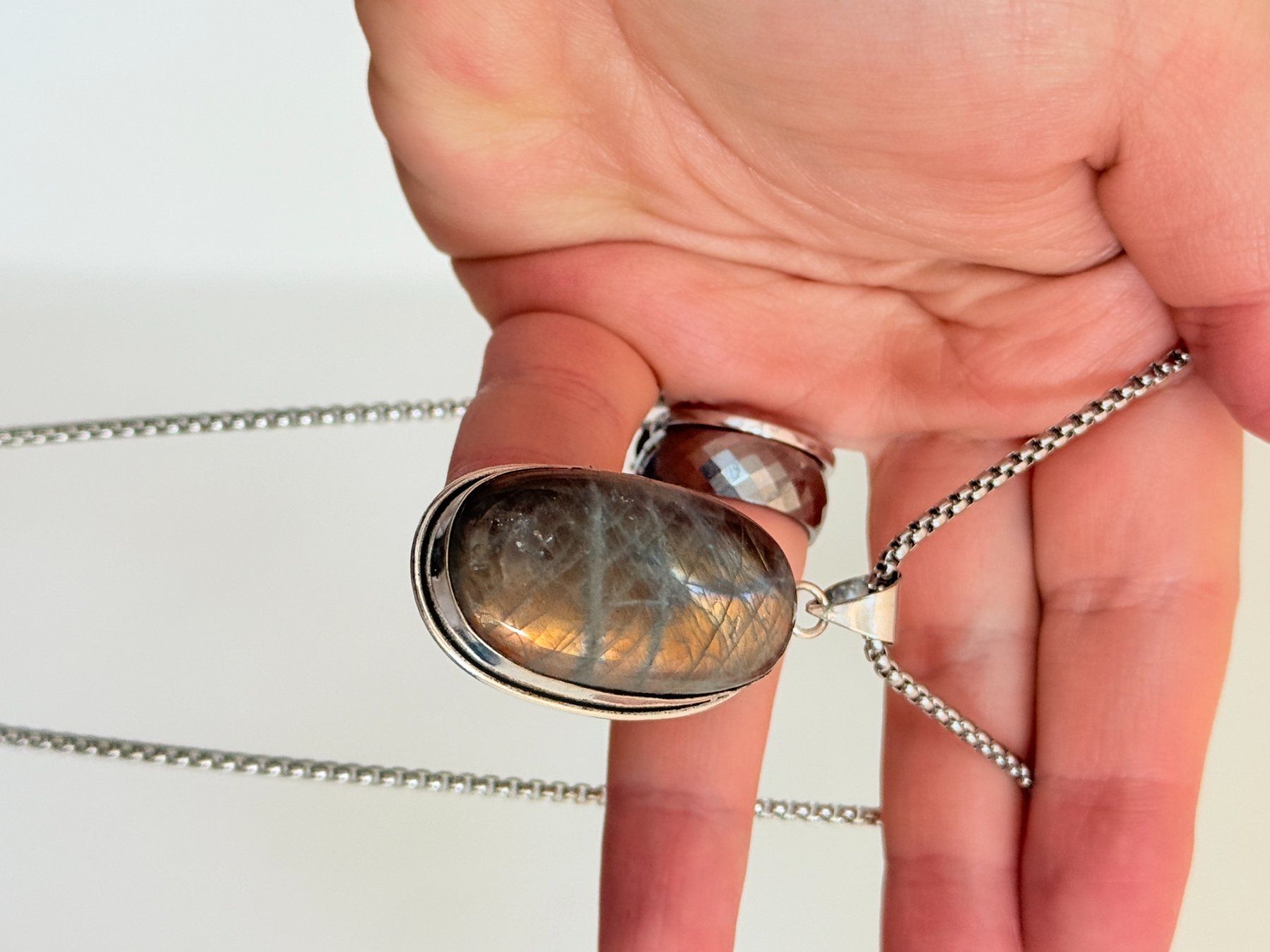 Catenine: Collier labradorite - Élégance discrète ✨ – Nuovo e nell'imballaggio originale da Genève venduto da AWWA 3