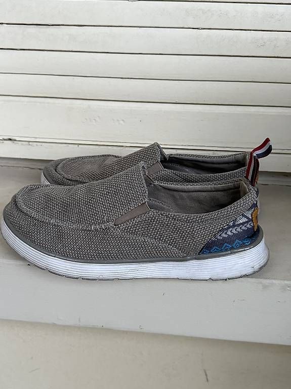 Scarpe da uomo: Graue Schlüpfer Grösse 41 – Usato da Basel venduto da zukk_ 1