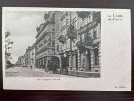 LA CHAUX-DE-FONDS Rue Léopold Robert animée, Hotel Central