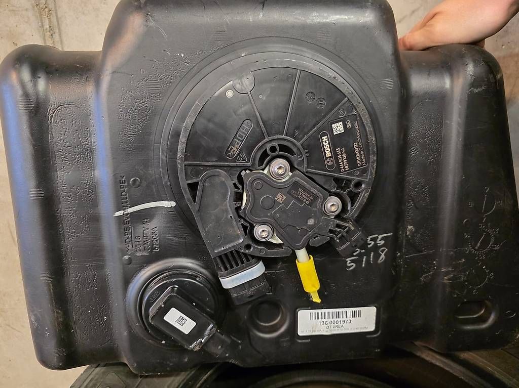 Accessori per altri veicoli: AdBlue Tank für div. Dodge Ram – Usato da Appenzell venduto da Fabiandoerig 1