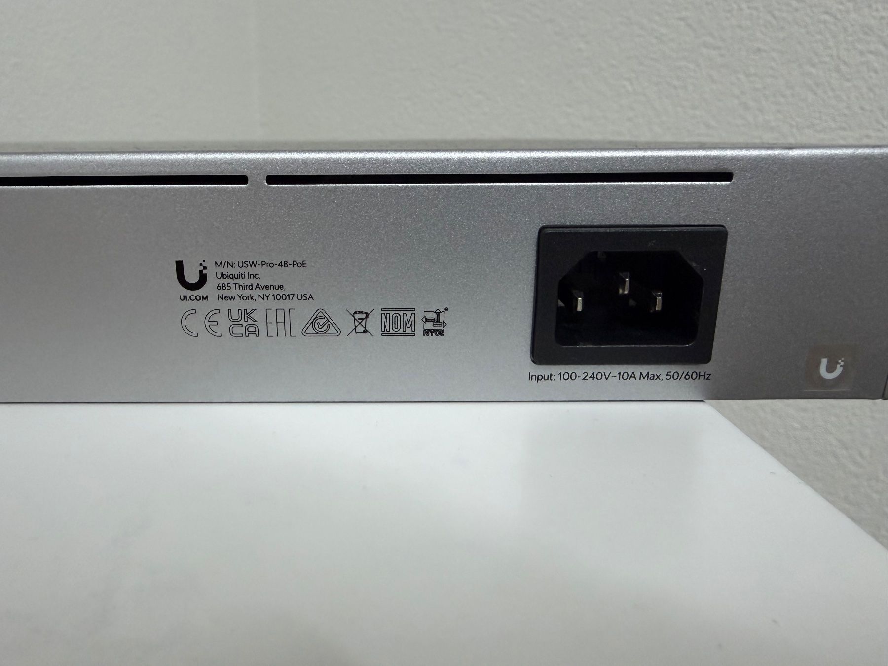 Ubiquiti Hub & Switch: Unifi Switch USW Pro 48 PoE – Usato da Niederhasli venduto da brandman 2