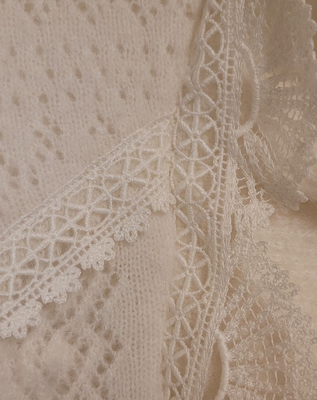 Sezane Tops: Pull blanc de la marque SÉZANE, taille M – D'occasion à Gletterens par cerise-x05 2
