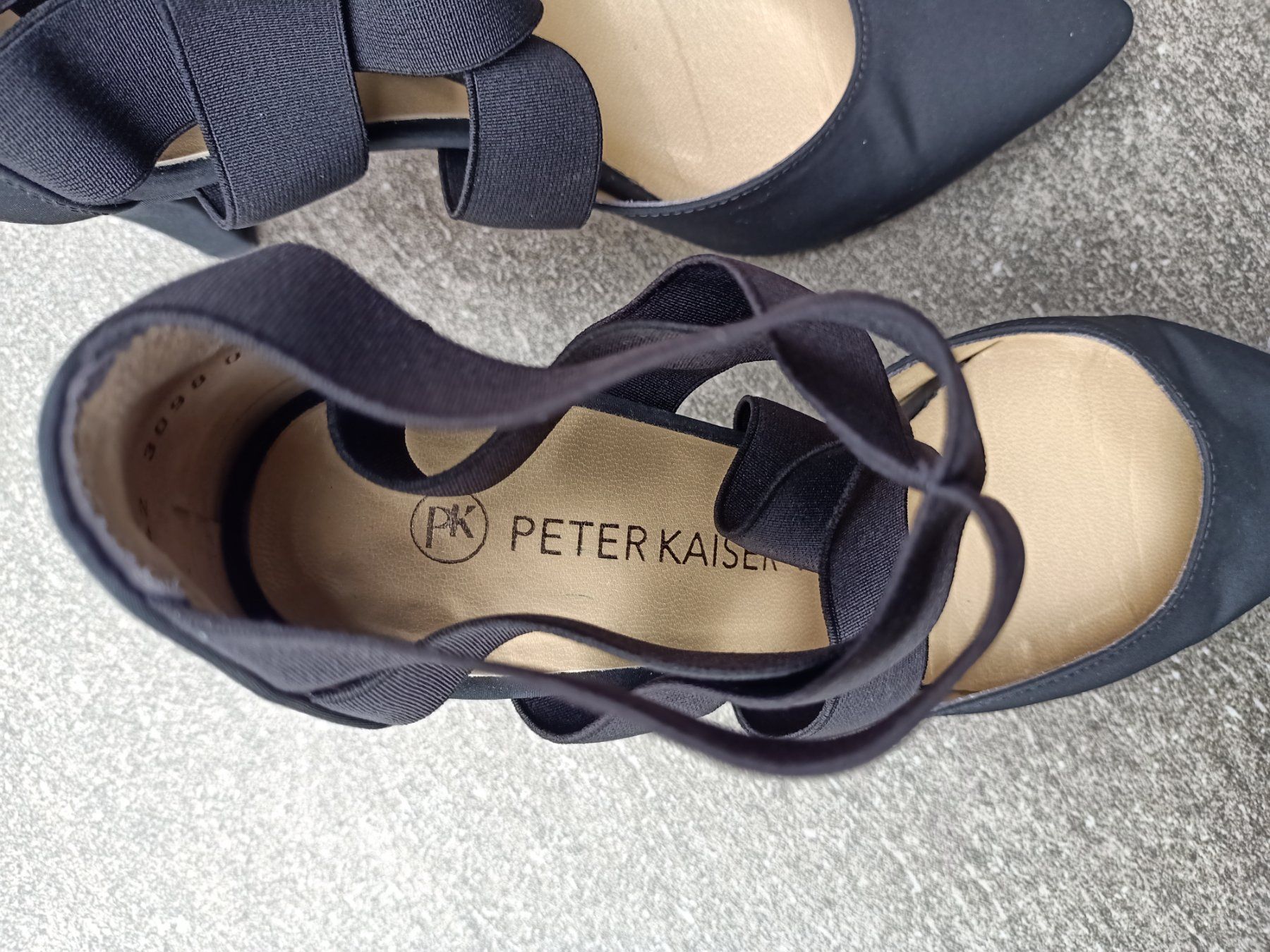 Kaiser Scarpe da donna: Schwarzer Satin Pumps, Peter Kaiser, Grösse 3.5 = 36.5 – Usato da Grafenried venduto da Tapj 2