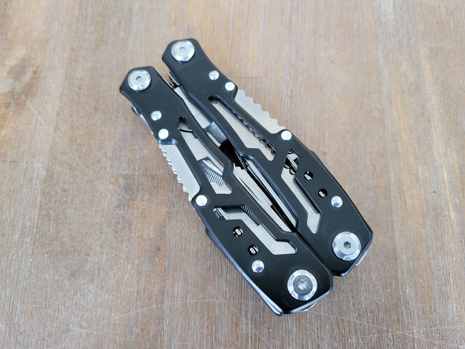 Tous les outils: MULTITOOL NEU – Neuf avec emballage d'origine à Lommiswil par Fridu_C 2