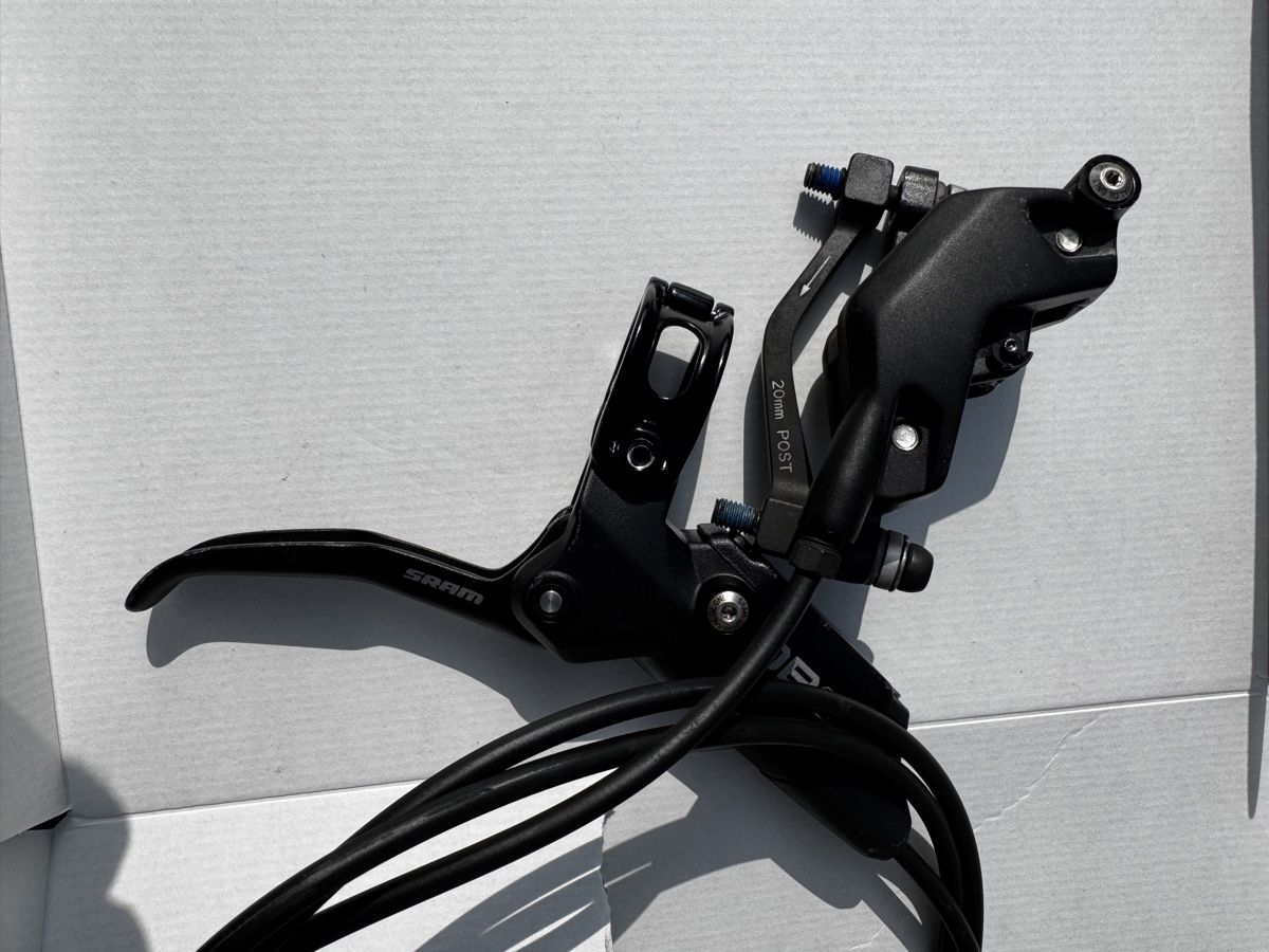 Sram Pezzi di ricambio: Kompl. SRAM DB8 Bremssytem mit 200mm Bremsscheiben – Usato da Oberbuchsiten venduto da Luethy81