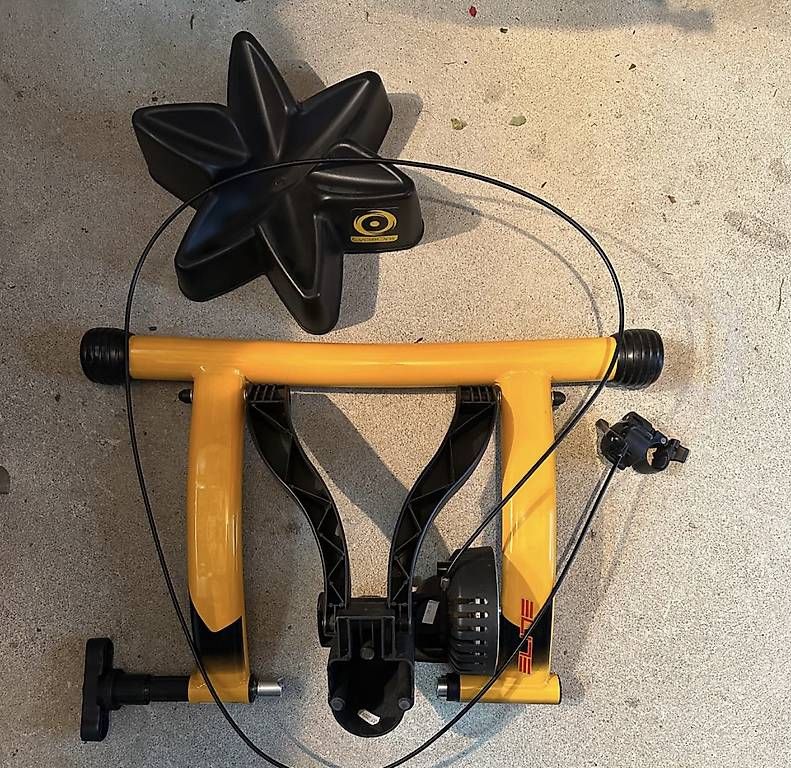 Hometrainer: Rouleau pour vélo – Usato da Faoug venduto da schneesauser 1