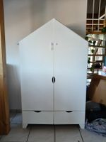 ✨ Praktischer Kinderschrank in Hausform – viel Stauraum