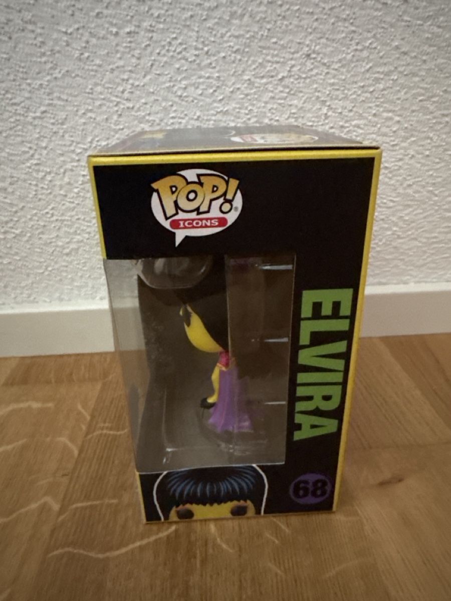 Funko Figuren: Funko Pop Elvira 68   – Neu und originalverpackt aus Suhr von Dominick 3