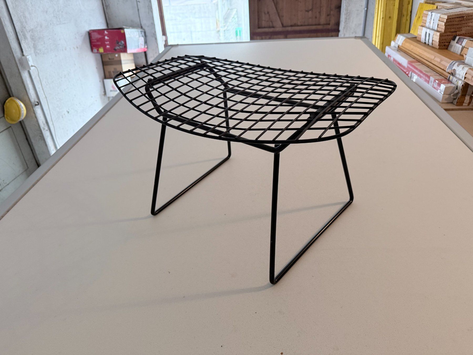 Sgabelli: Drahtgitter-Hocker / Ottoman aus der Bertoia Wire Collection – Usato da Uerikon venduto da Rabesh