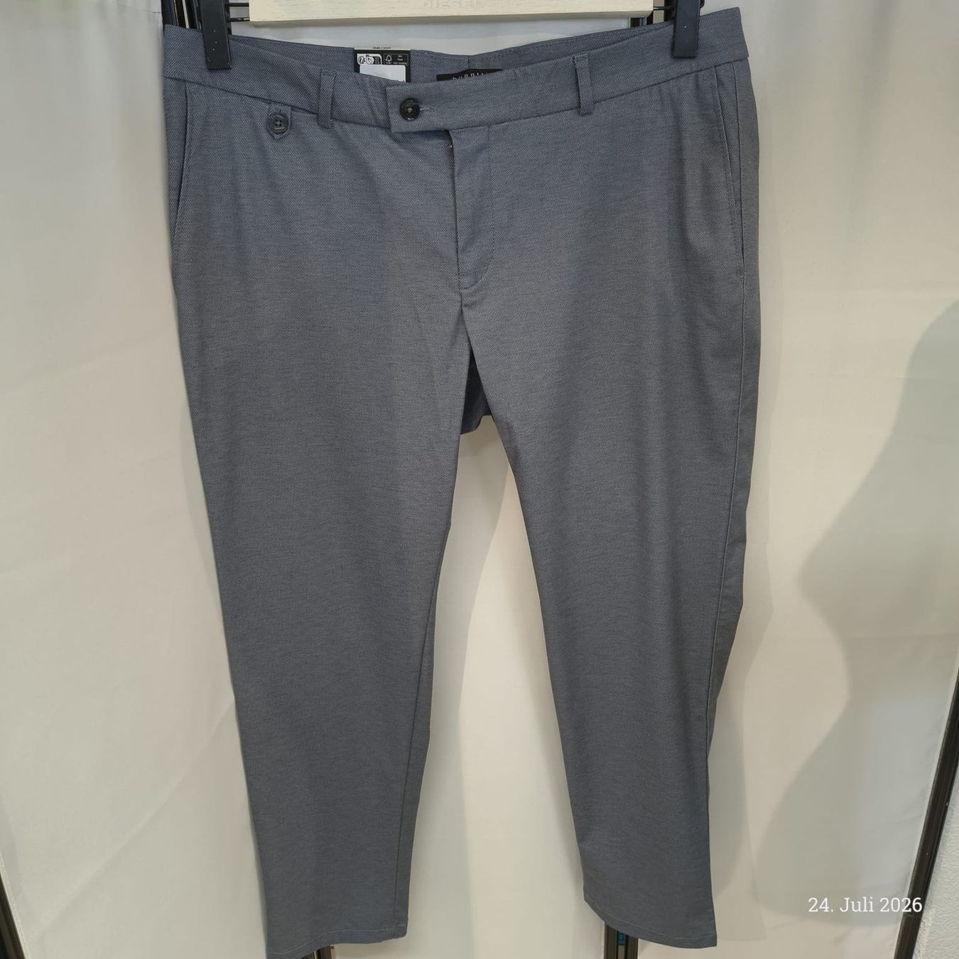 Bugatti Pantaloni: Bugatti Hose SLIM 38/30 grau neu mit Etikett – Usato da Emmetten venduto da SecondhandSiska