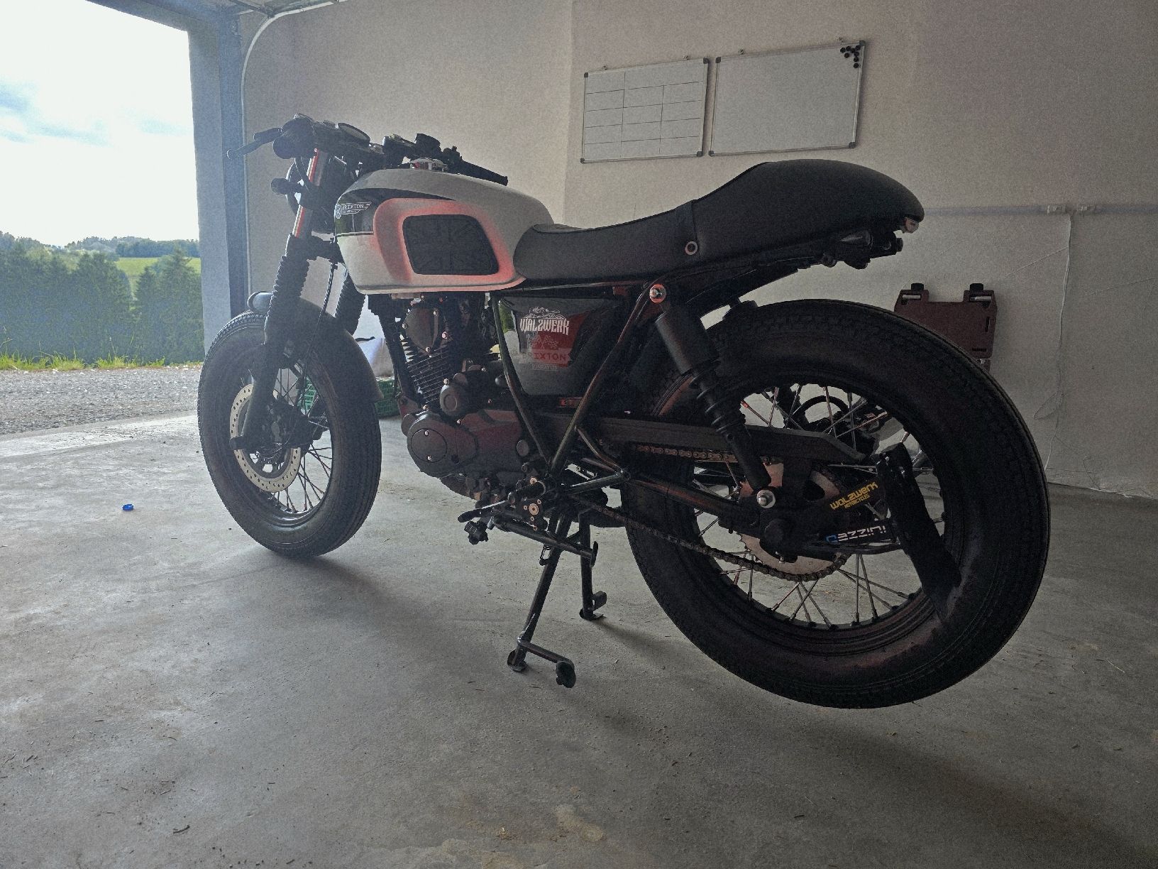 Brixton Motorcycles Strasse: BRIXTON SUNRAY 125 ABS CAFE RACER – Gebraucht aus Häggenschwil von Iwingman 3