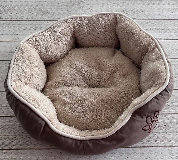 Niches, paniers: Lit pour chat ou petit chien – D'occasion à Pomy par Plantalenne