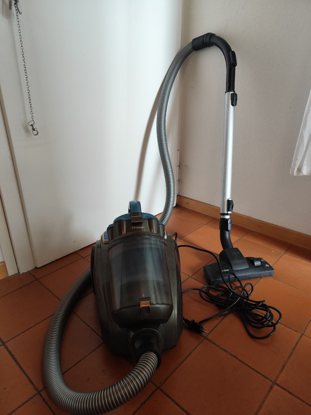 Trisa Aspirateurs & Accessoires: Staubsauger – D'occasion à Bern par Meeresalgen