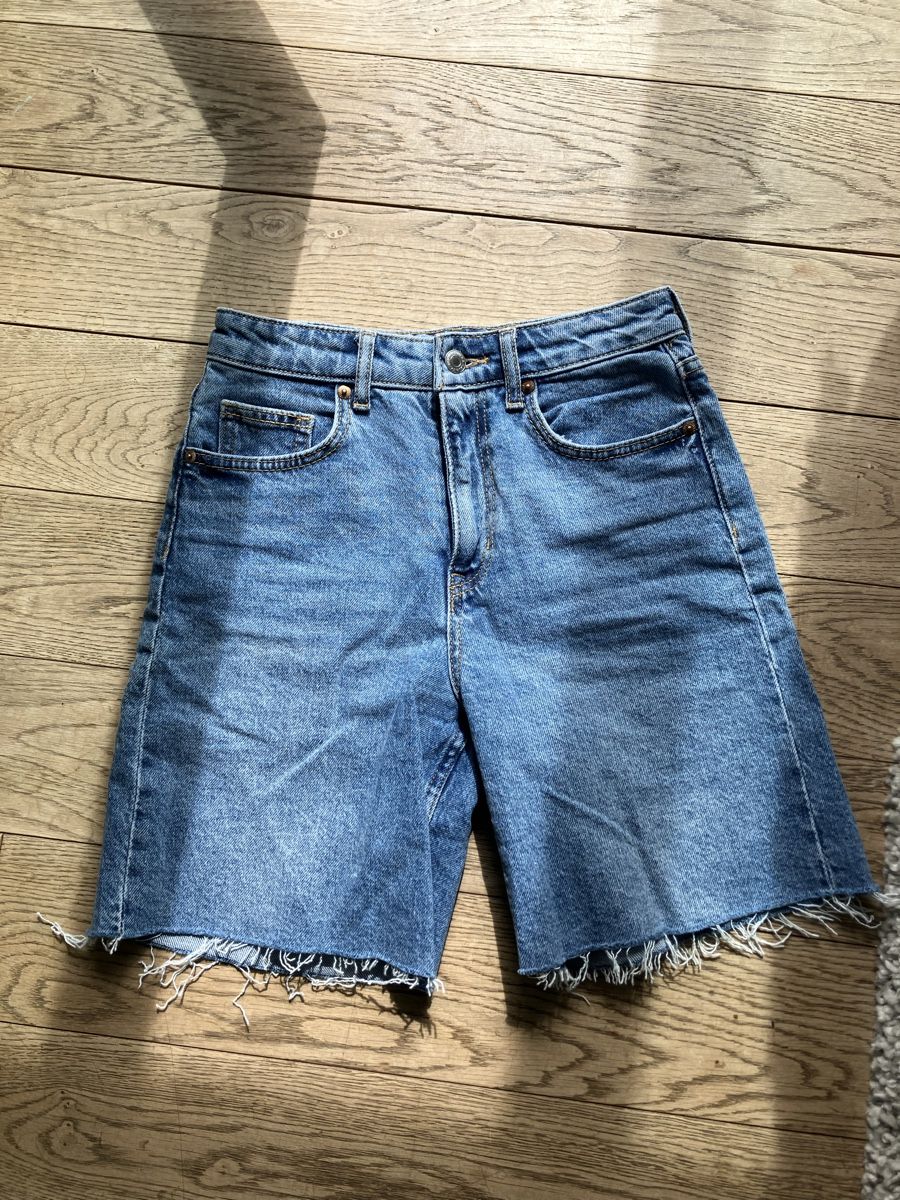 H&M Jeans: Shorts Gr. 34 H&M neuwertig – Nuovo (secondo la descrizione) da Dübendorf venduto da katide