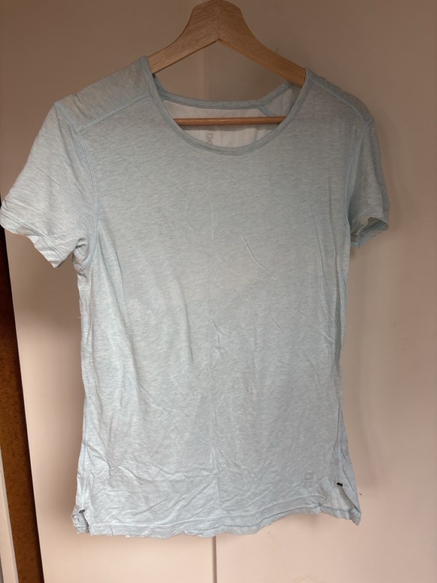On T-shirts: T-Shirt ON – D'occasion à Zürich par glaswag