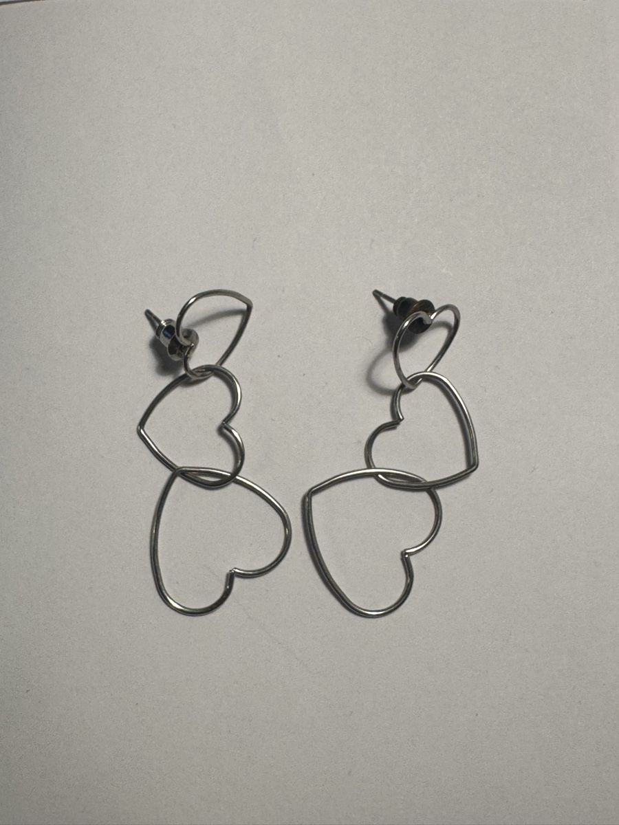 Boucles d'oreille: Ohrringe Herzform Silberfarben – Neuf (Voir description) à Würenlos par kik_xyw6