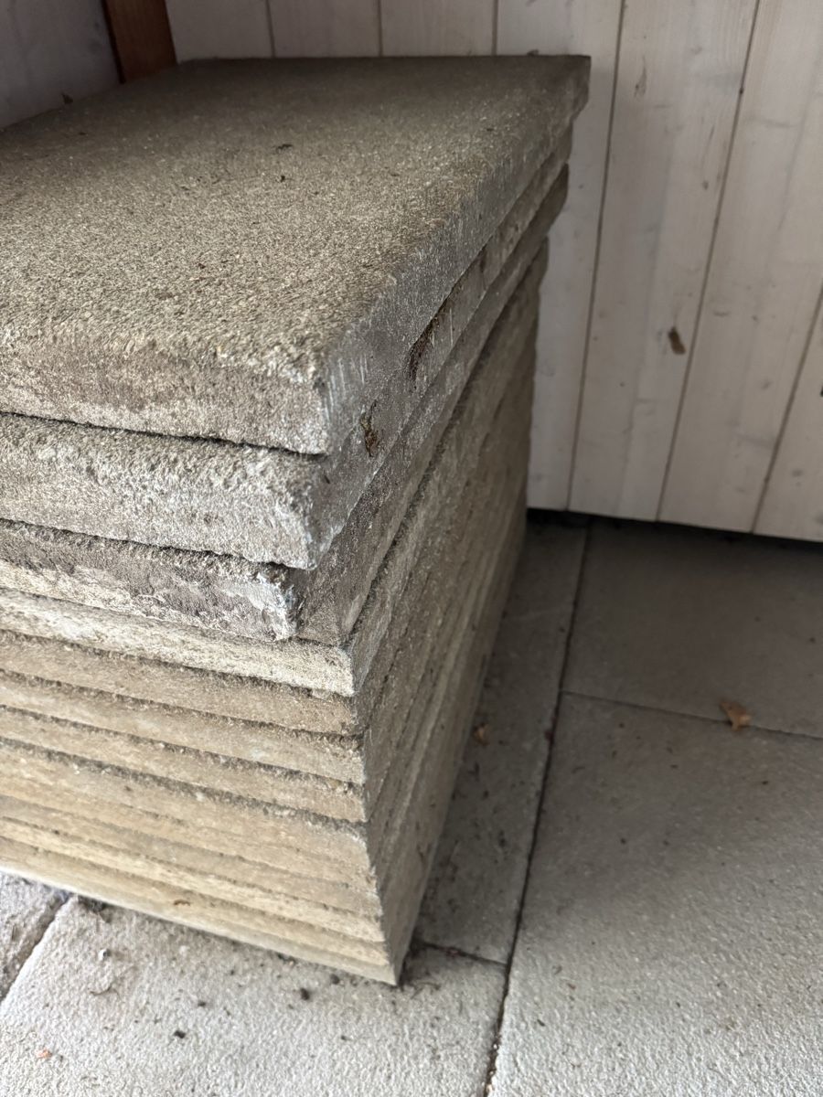 Rivestimenti per pavimenti: Gartenplatten hellgrau 40x60cm – Usato da Grüt (Gossau ZH) venduto da tam_m9wb