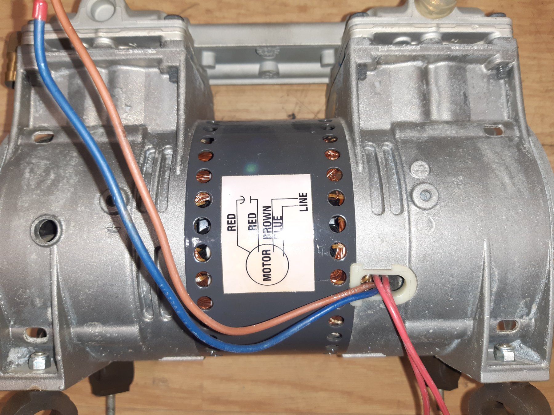 Compressori: Druckluft motor, Doppelkolbenkompressor? Saugt & bläst – Usato da Lohn-Ammannsegg venduto da Molch7 3