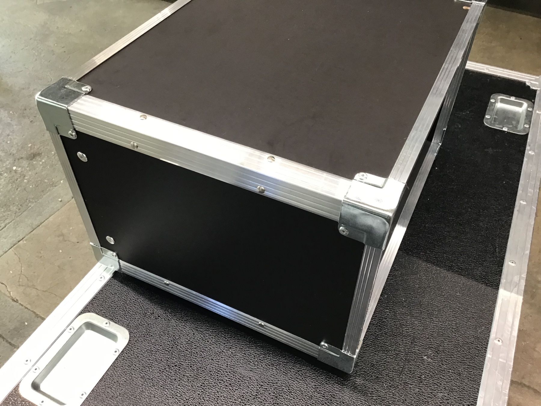 Altri accessori: 19 Zoll Rack 6 HE – Usato da Leuggern venduto da stagem 4