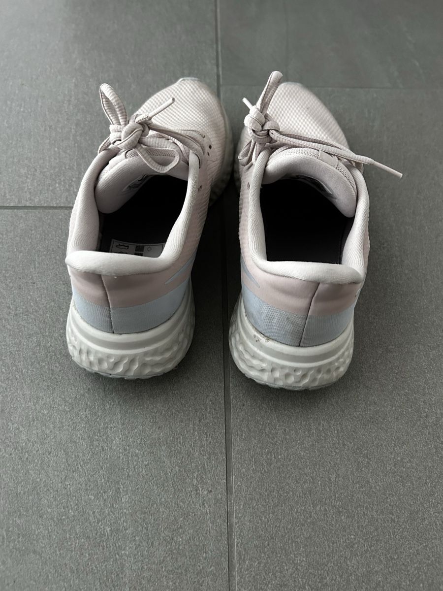 Nike Damenschuhe: Nike Sportschuhe 39 – Gebraucht aus Zürich von cos_b629 2