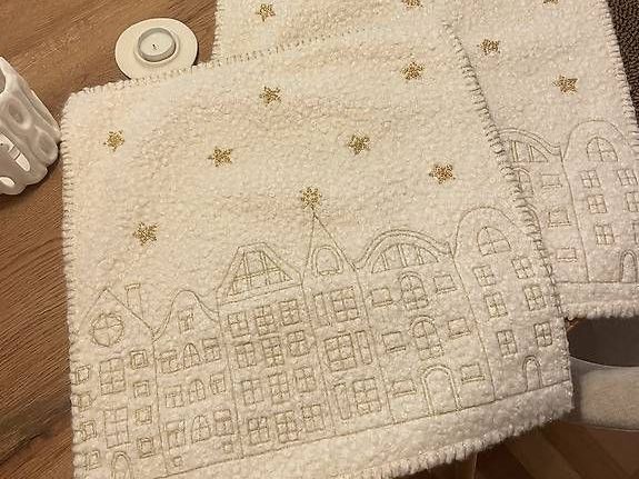 Cuscini: 2x Kissenhüllen 45x45cm weiss/gold – Nuovo (secondo la descrizione) da Meilen venduto da SabrinaK1992