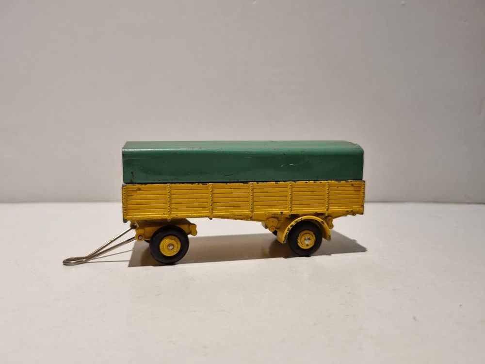 DINKY TOYS 70 / 810 - Remorque bâchée 4 roues, avec boîte d'origine