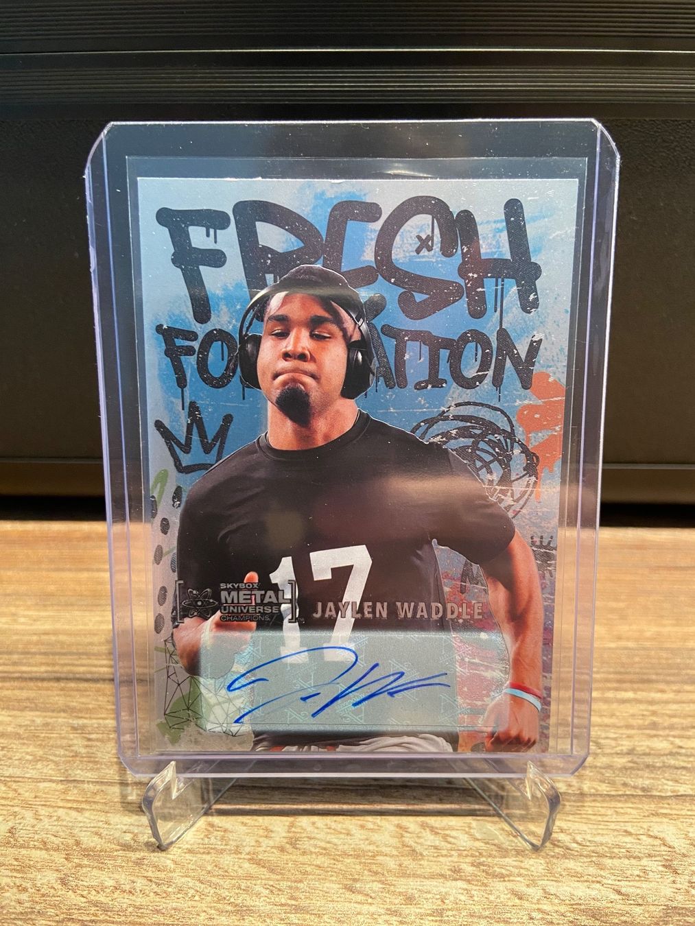 Sammelbilder & Trading cards: Jaylen Waddle Fresh Foundation Auto 032/100 Sky Box Universe – Gebraucht aus Dagmersellen von dav_b656