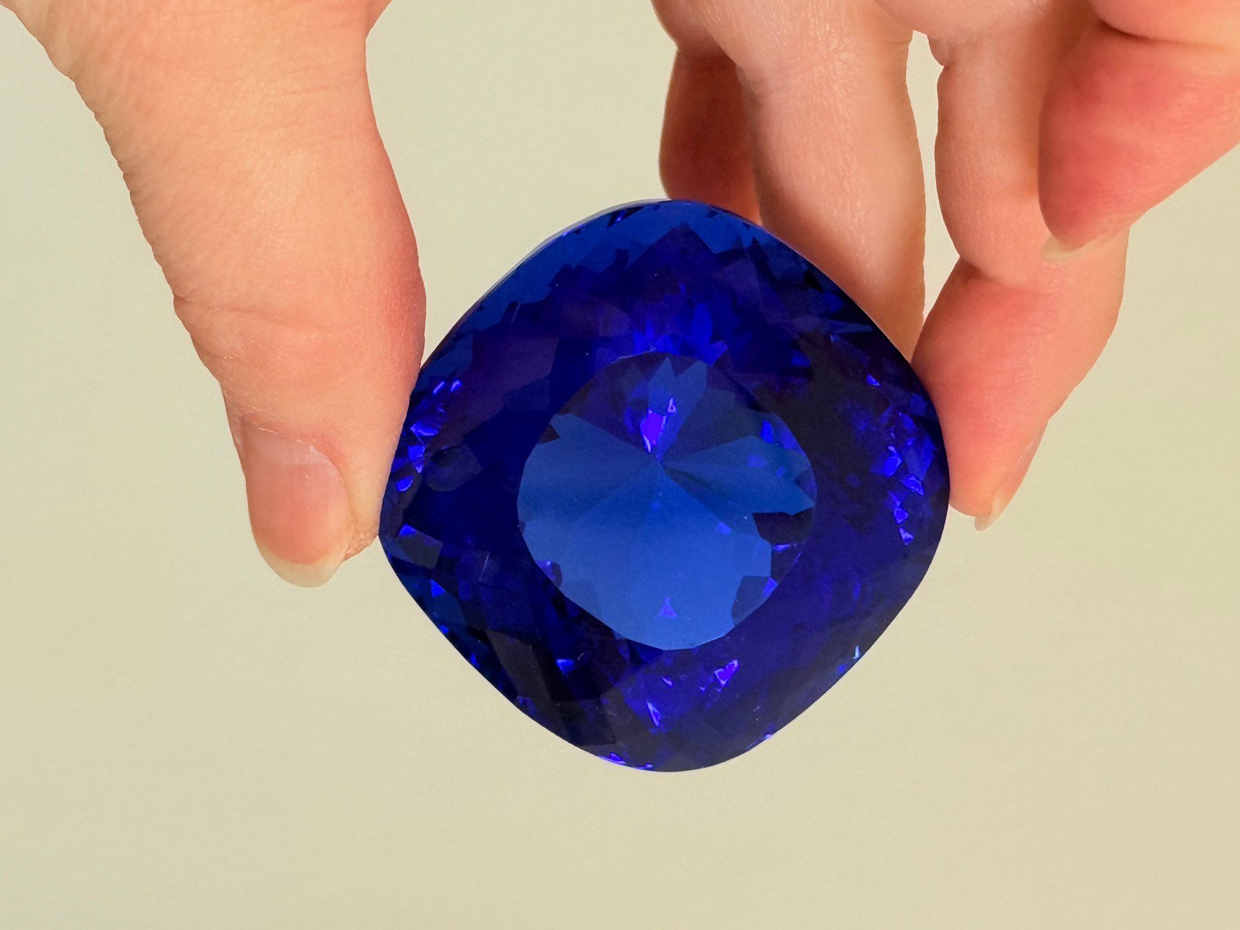 Pietre preziose: 495.45 CT Certified Beautiful Large Gemstone – Nuovo e nell'imballaggio originale da Genève venduto da AWWA 1