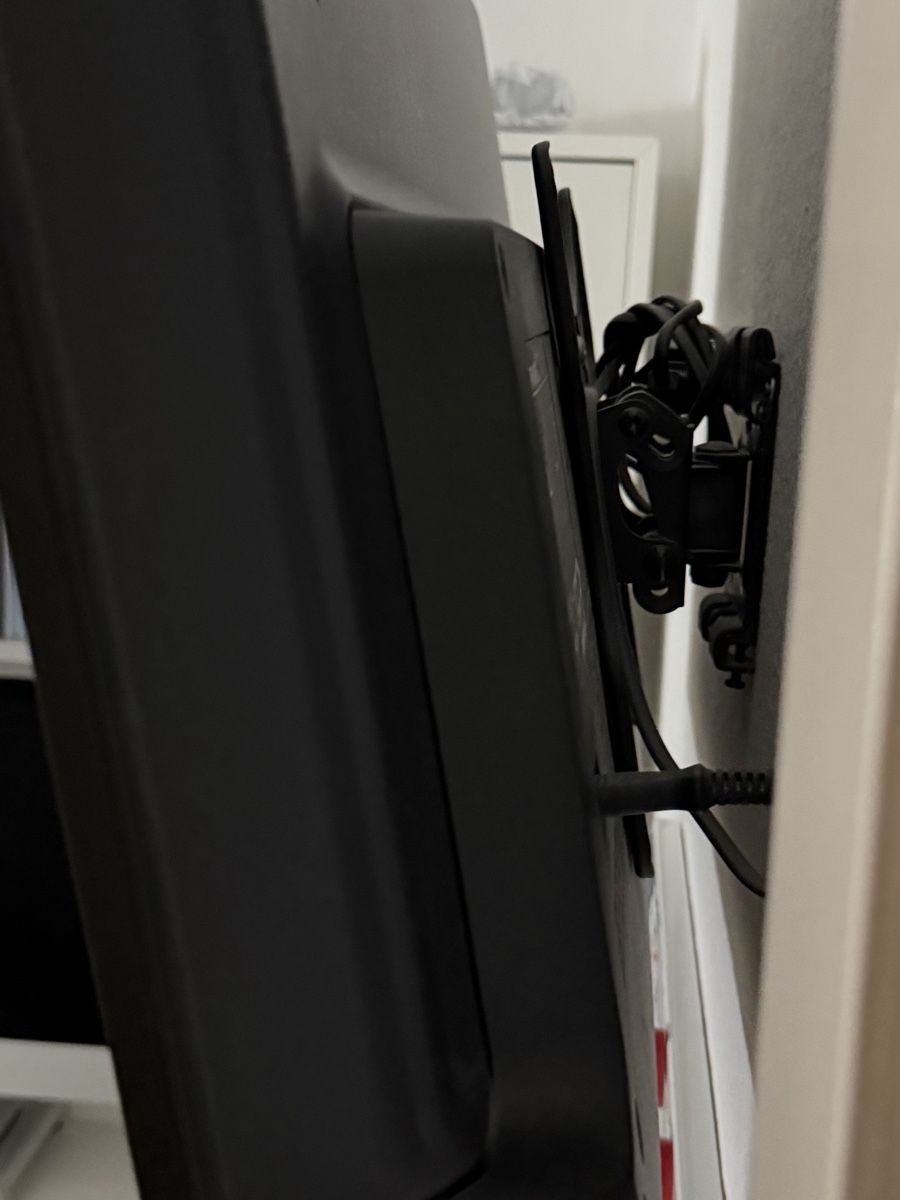 Fernseher: Téléviseur Philips avec télécommande en bon état – Gebraucht aus Fribourg von cat_tb68 3