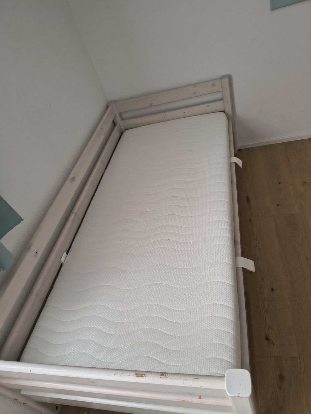Flexa Letti: Flexa Kinder Bett inkl. Matratze und Nachttisch – Usato da Ruswil venduto da Falko82 1