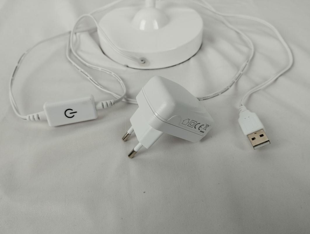 Lampade: EDI Light LED-Tischlampe weiss dimmbar – Usato da Schübelbach venduto da Restwert_Schubelbach 2