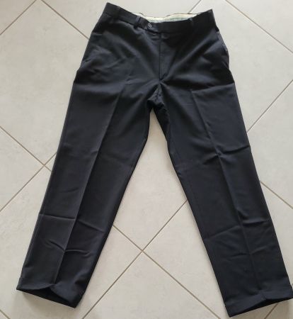 Bundfaltenhose mit Umschlag, Grösse 24, schwarz