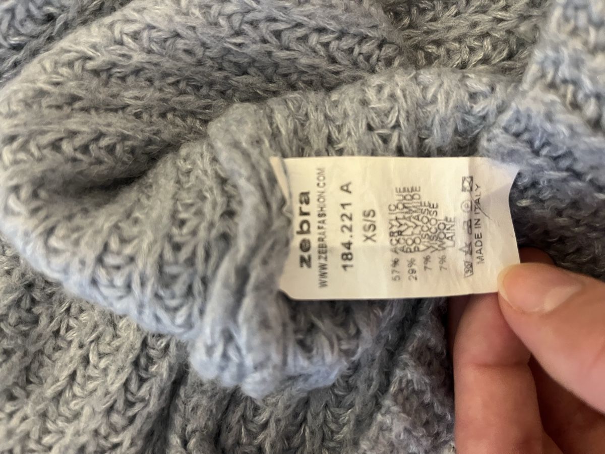 Zebra Pulls & Sweat-shirts: Hellblauer Rollkragenstrickpullover – D'occasion à Oberrieden par sha_kzs8 2