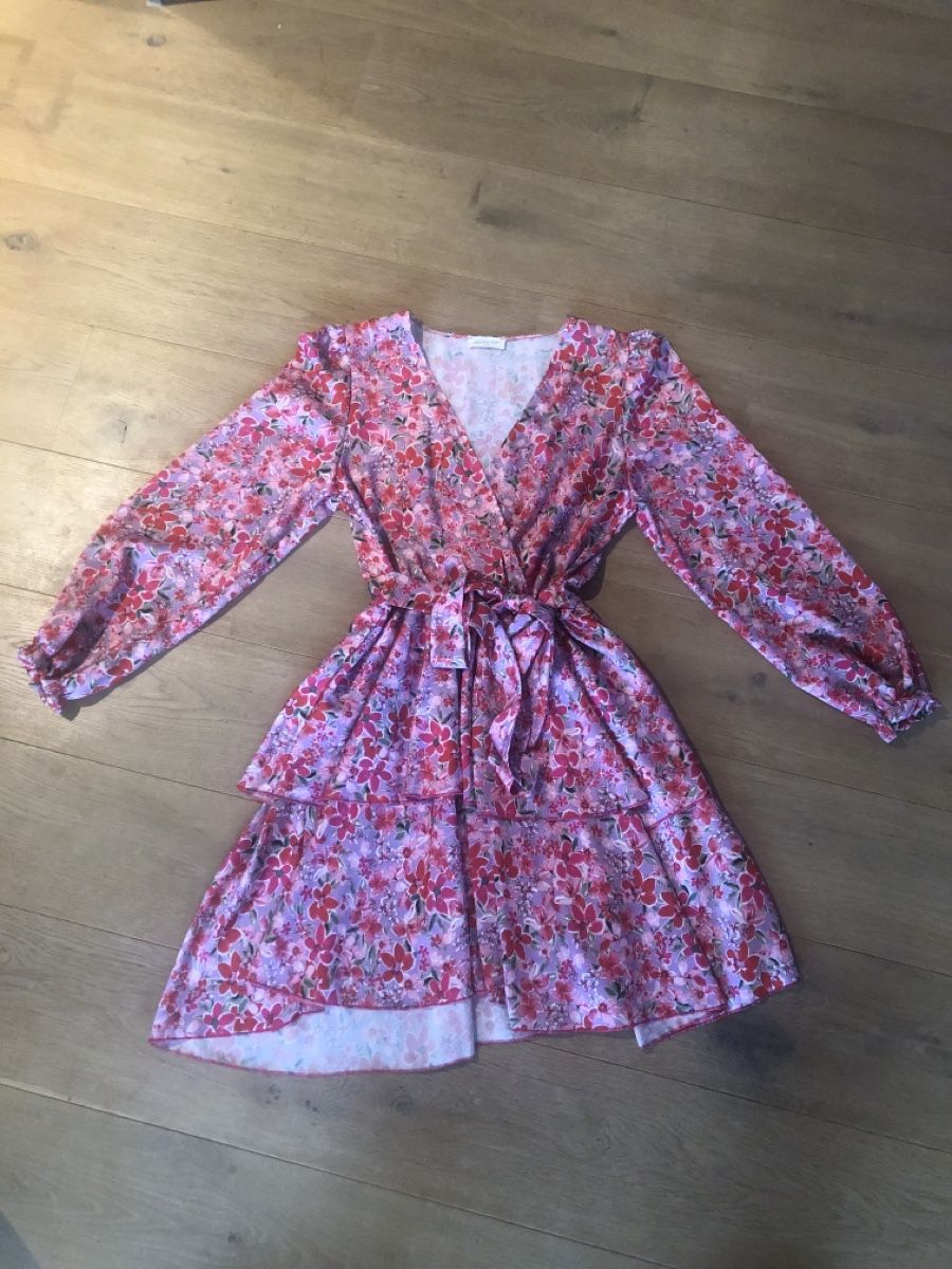 Kleider: Blumenkleid – Gebraucht aus Wettswil von lalinda85