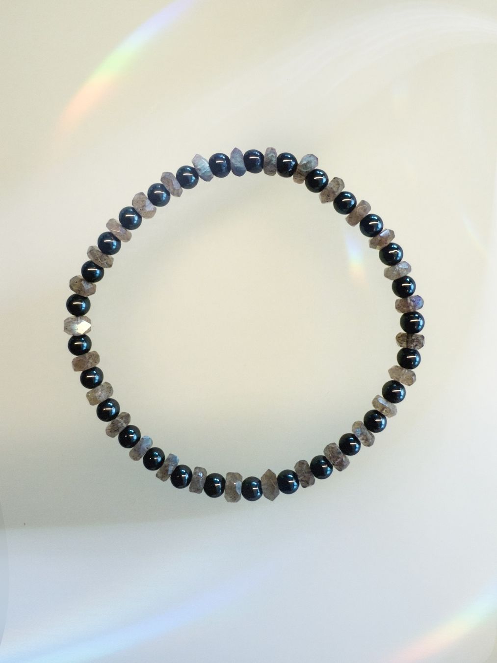 Armbänder & -reifen: Armband aus Labradorit und Onyx – Neu und originalverpackt aus Schindellegi von MoonAmber.schmuck