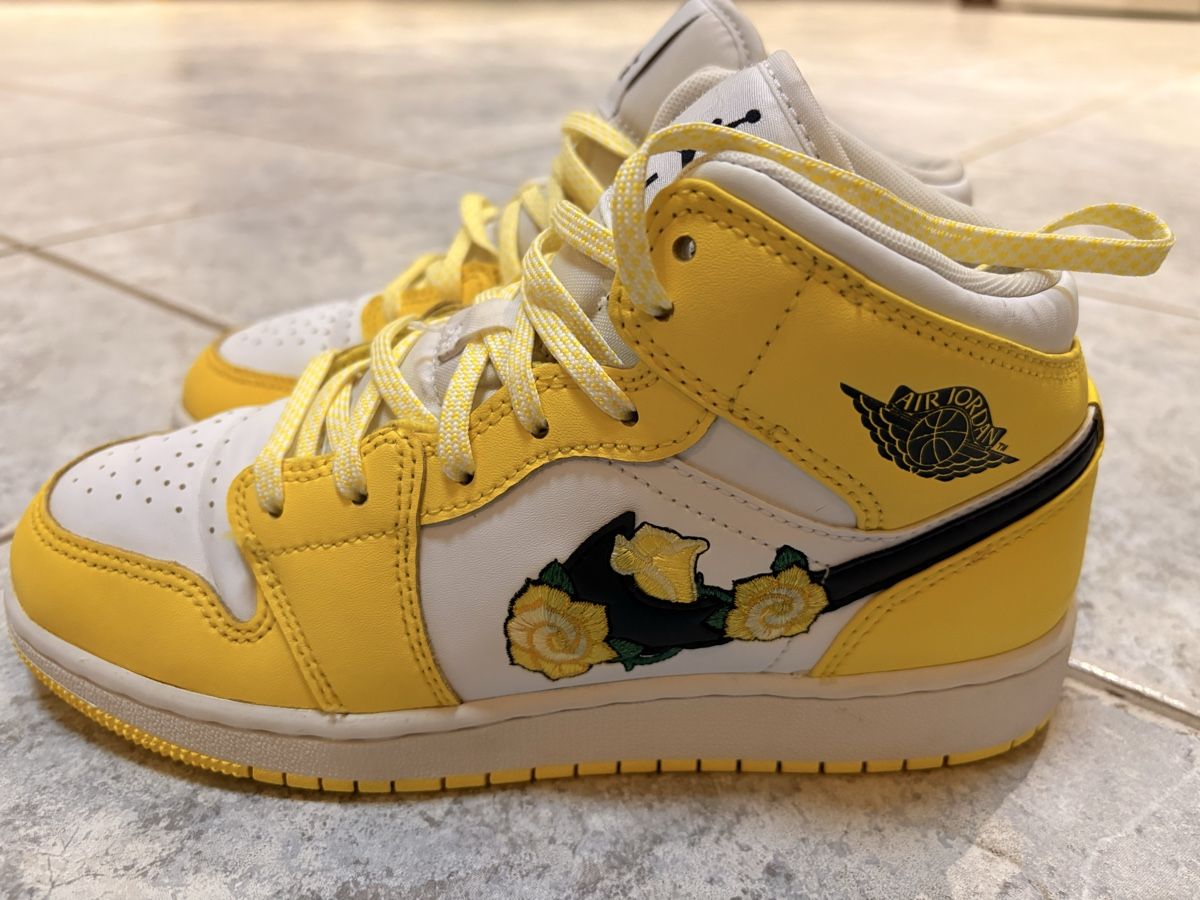 Jordan Scarpe da donna: Nike Jordan 1 mid yellow floral – Usato da Movelier venduto da Daniel678 3