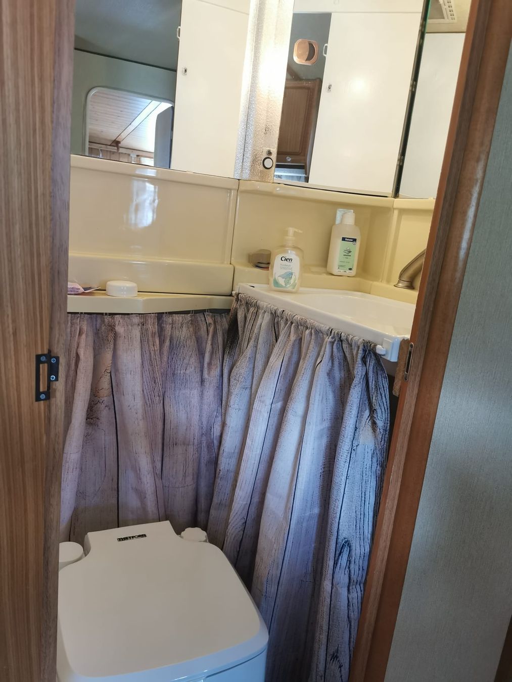 Mobile-home: Wohnwagen inkl. Anbau & Sitzplatz – D'occasion à Urdorf par fra_2bb7 6