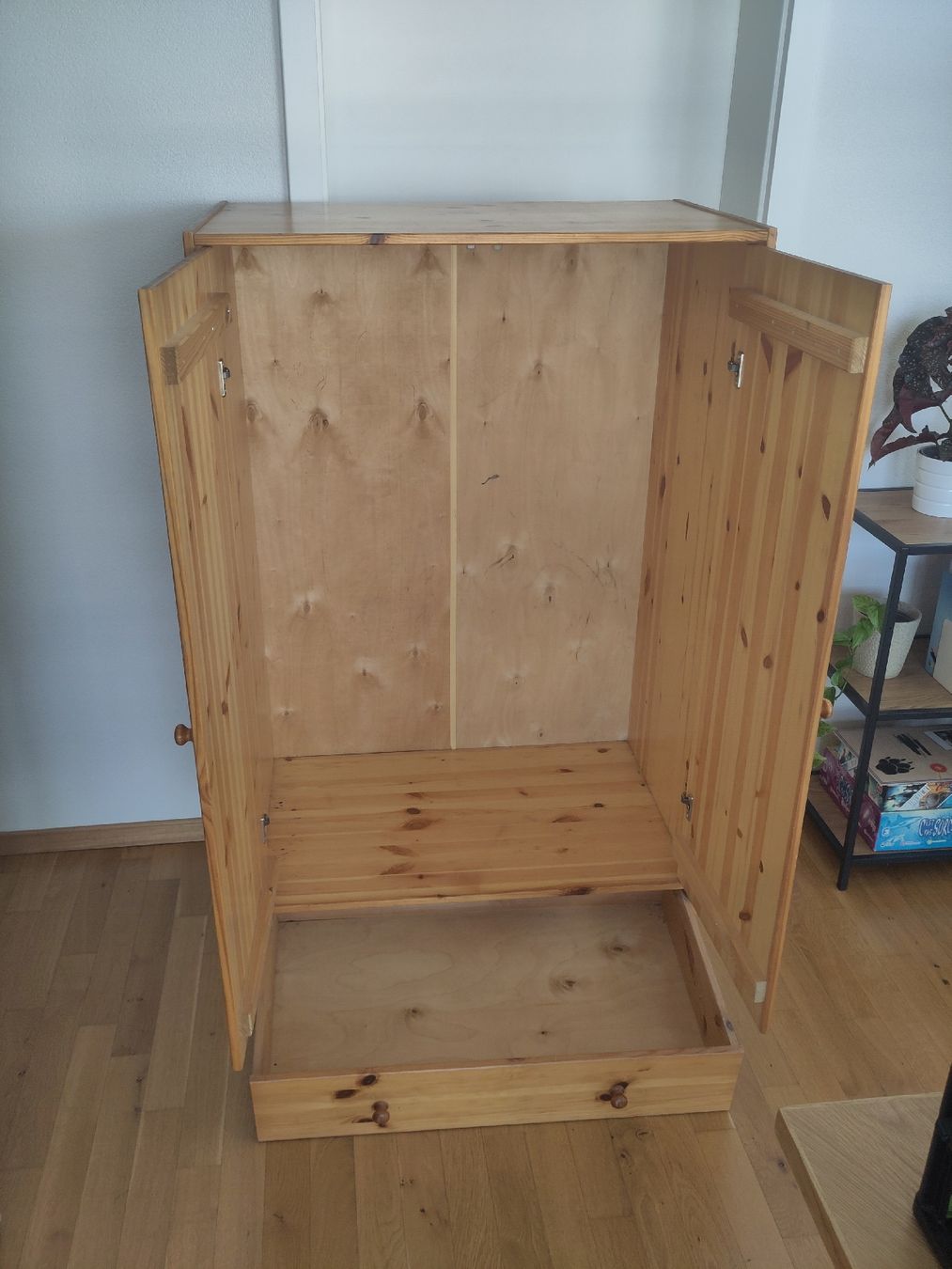 Guardaroba: Armoire / penderie en bois massif – Usato da Fribourg venduto da Mistercactus 2